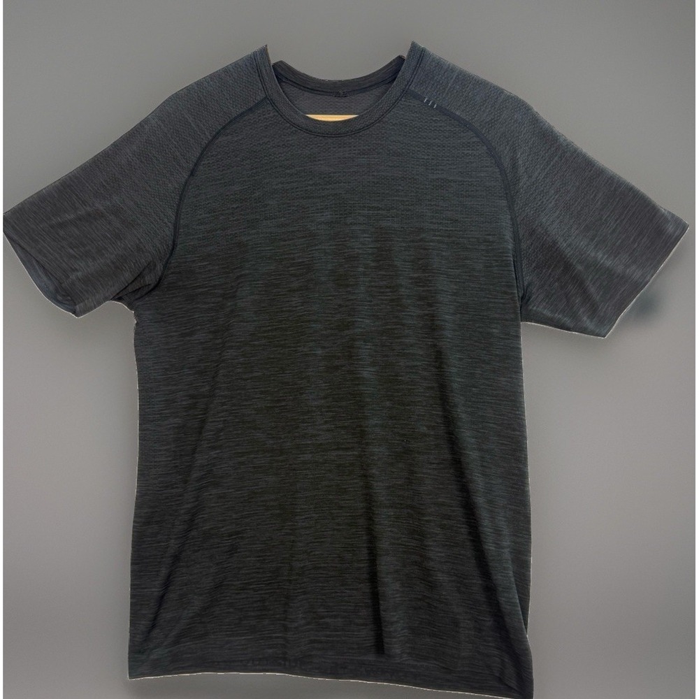 Lululemon Tech Shirt Size Medium Short Sleeve Gym Training Tee(1730)